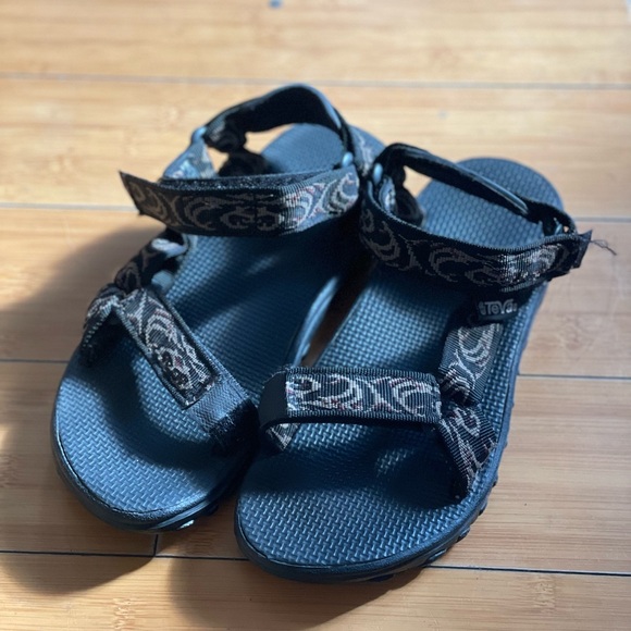 Teva hurricane Sandals size 6 - Picture 3 of 3